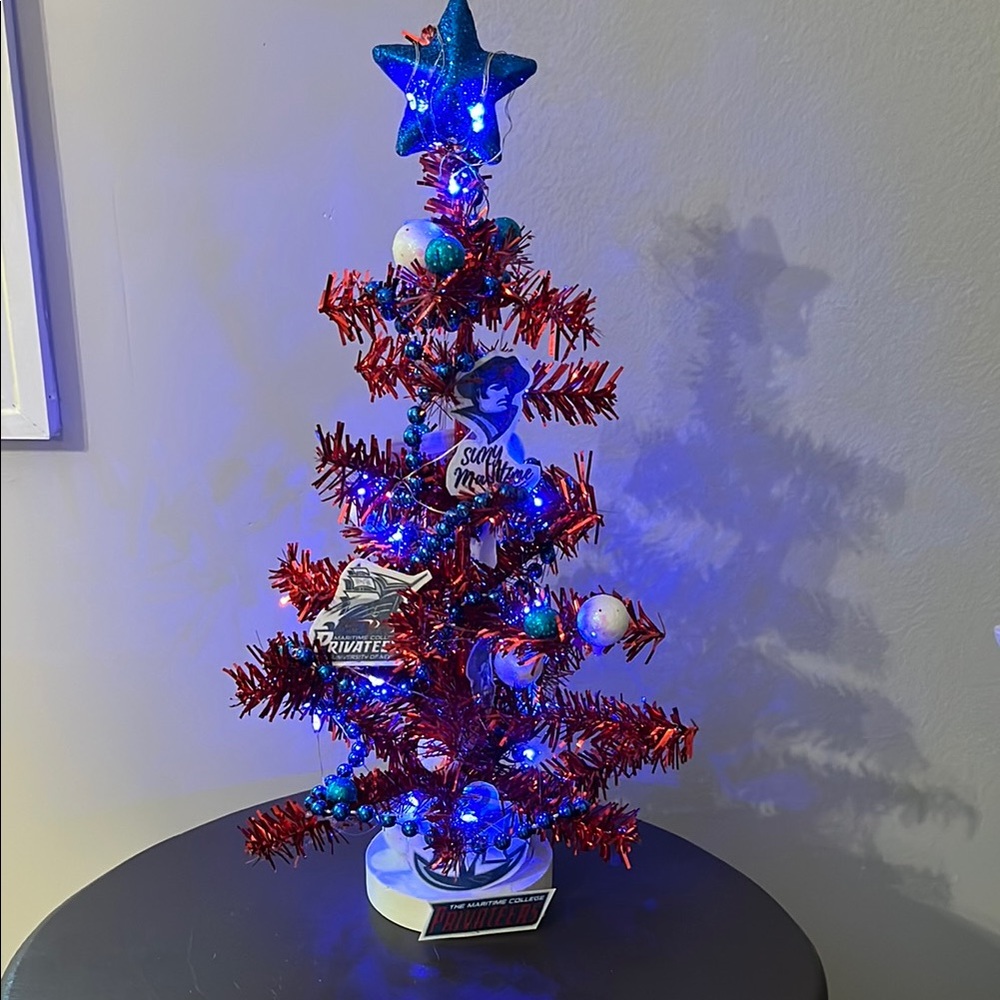 Red and Blue Patriotic Holiday Decor Tree
